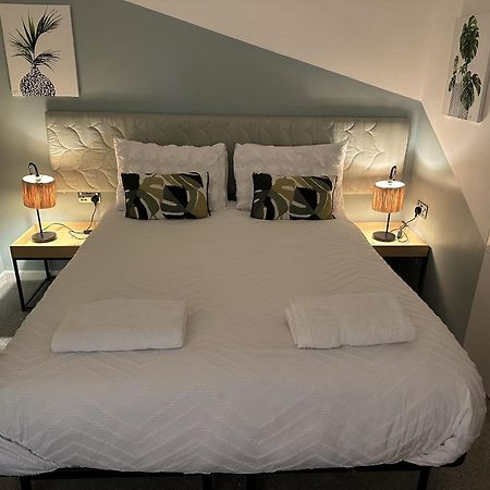 Town Centre Apartment With Hot Tub チェルトナム エクステリア 写真