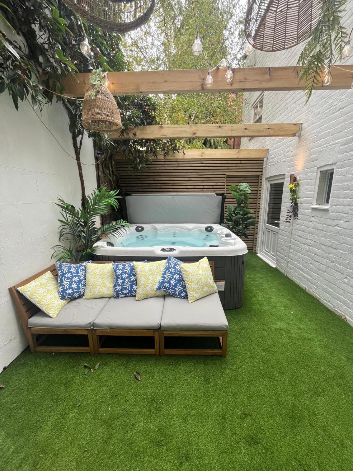 Town Centre Apartment With Hot Tub チェルトナム エクステリア 写真