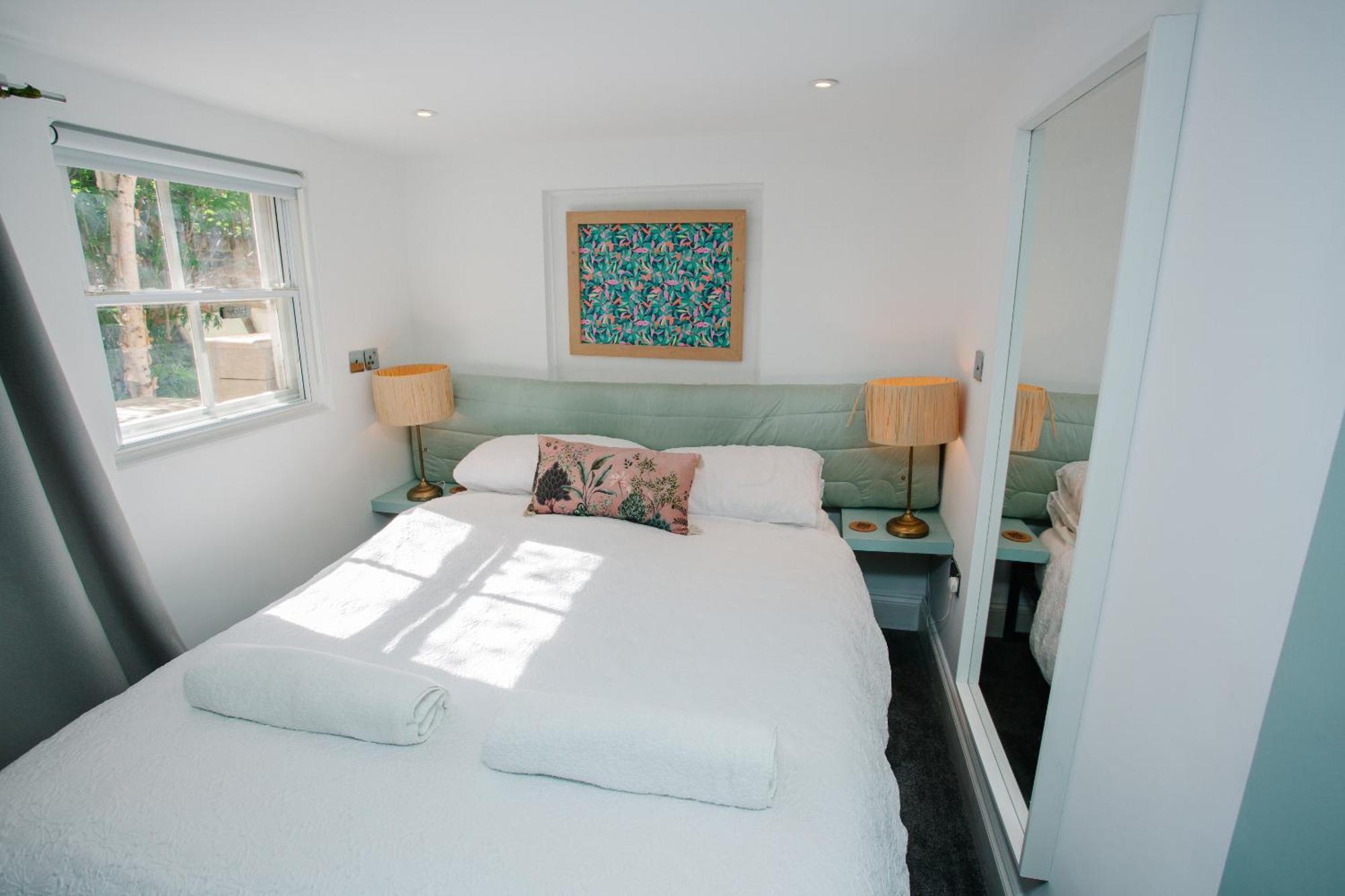 Town Centre Apartment With Hot Tub チェルトナム エクステリア 写真
