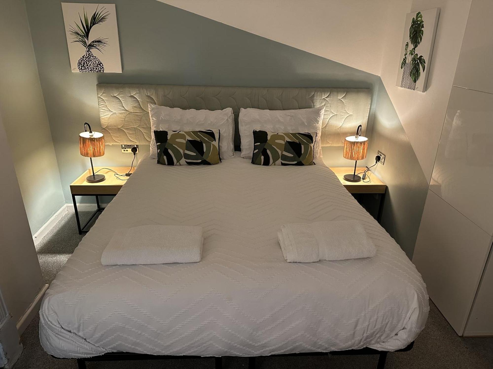 Town Centre Apartment With Hot Tub チェルトナム エクステリア 写真