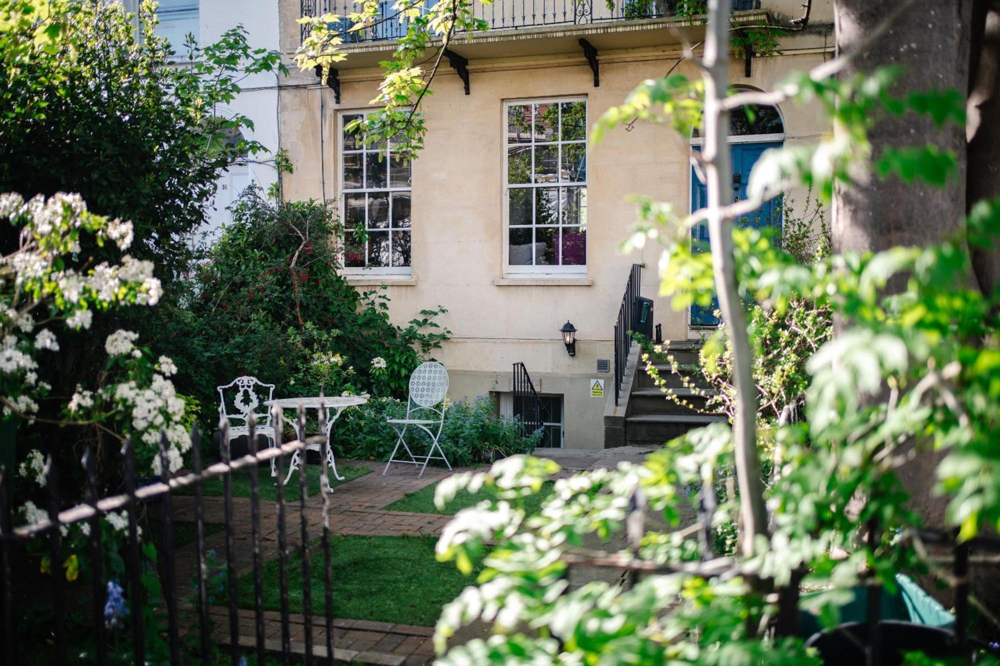 Town Centre Apartment With Hot Tub チェルトナム エクステリア 写真