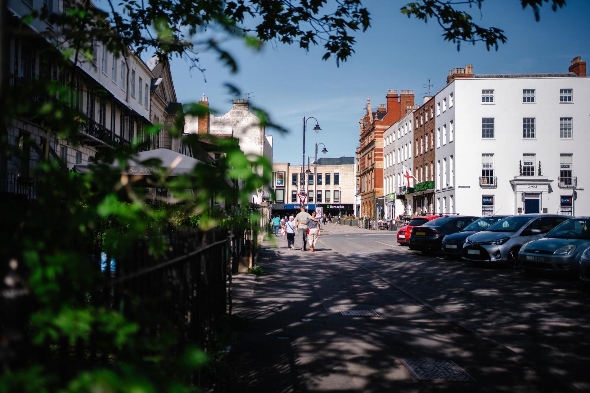 Town Centre Apartment With Hot Tub チェルトナム エクステリア 写真