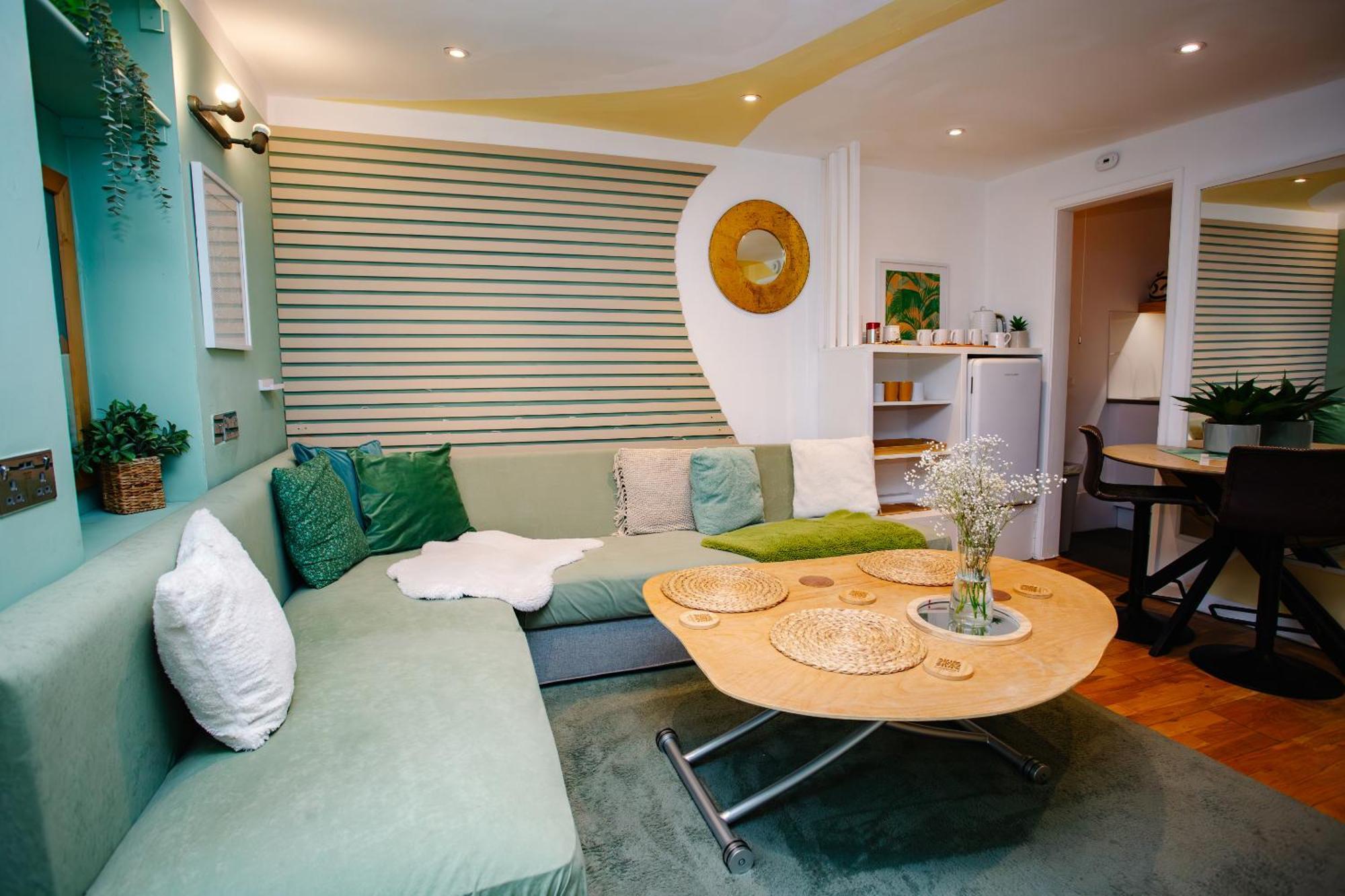 Town Centre Apartment With Hot Tub チェルトナム エクステリア 写真